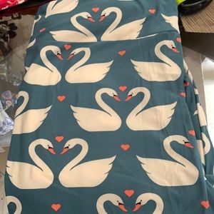 Lularoe leggings swans TC2